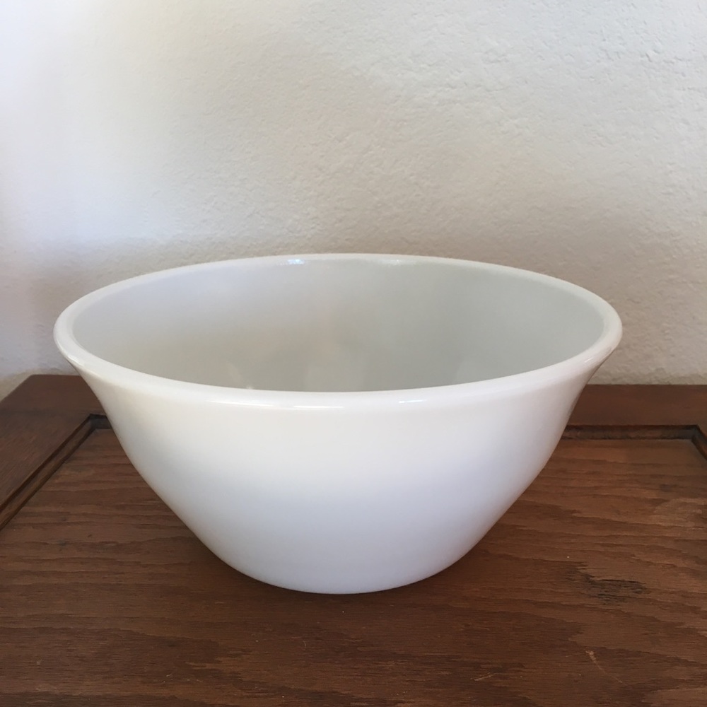 Vintage McKee Mixing bowl White 3 liter Iridescent Glass ceramic MCM